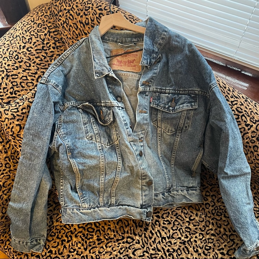 Vintage Levi’s jean jacket red tab